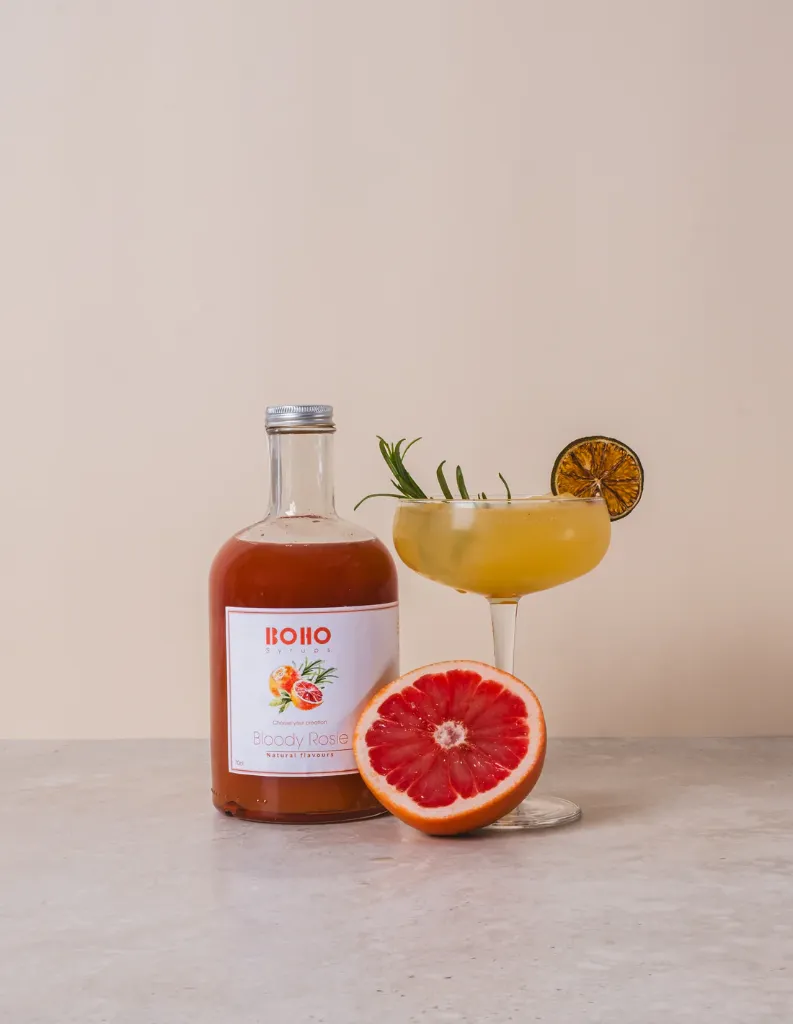 boho-bloedappelsien-rozemarijn-siroop-glas.webp